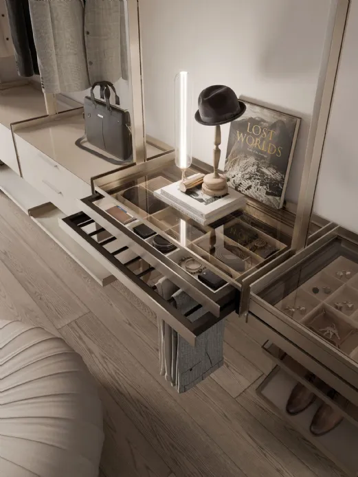 Trasparenze e riflessi enfatizzano la tua cabina armadio